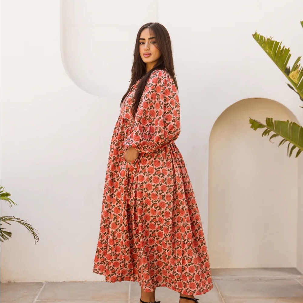 Elegant Floral Long Sleeve Dress - Picture 3 of 4